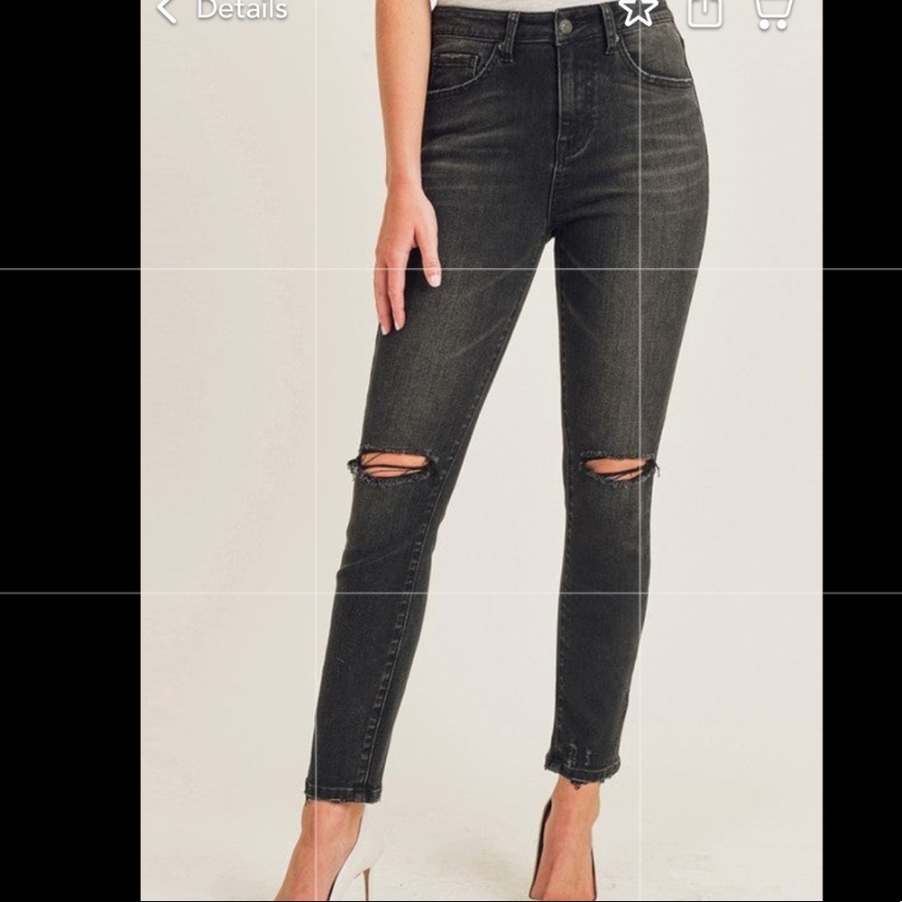 Risen brand distressed skinny jeans new w/ tags.